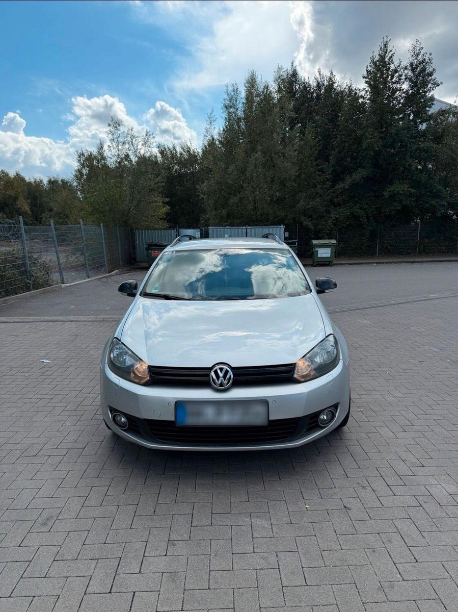 Volkswagen Golf 2012 — rear view