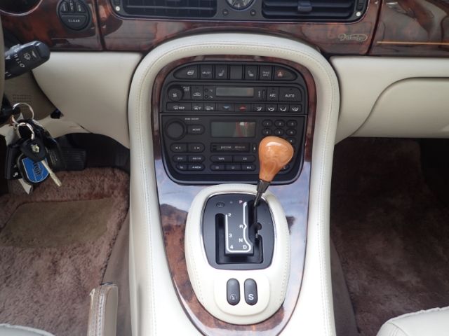 Fahrzeugabbildung Jaguar Daimler 4.0 Leder e-Sitze Alarm Klima el.SP eFH