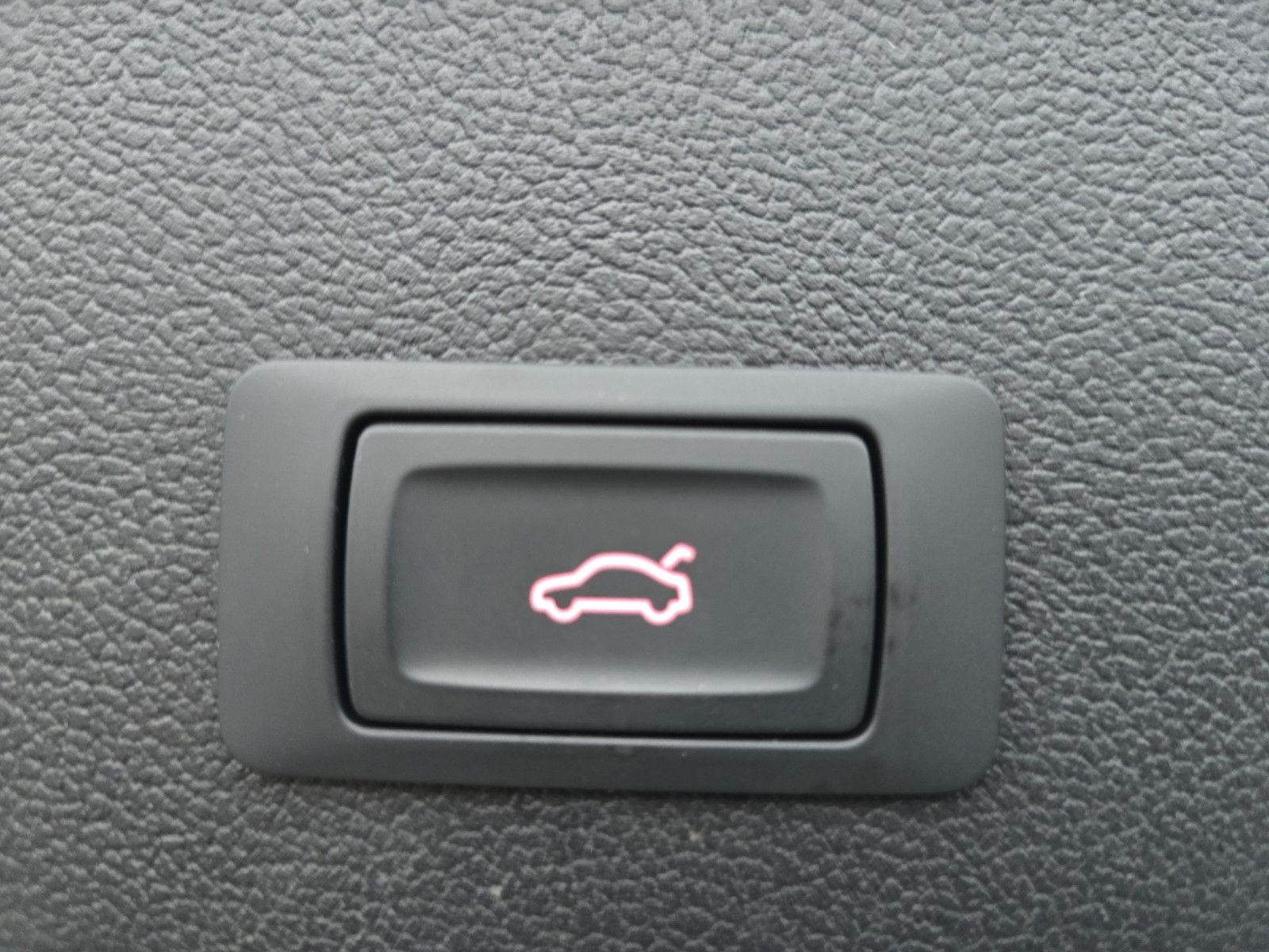 Fahrzeugabbildung Audi A4 Avant Ambiente+AHK+NAVi+TEMPOMAT+Elektr. Heck