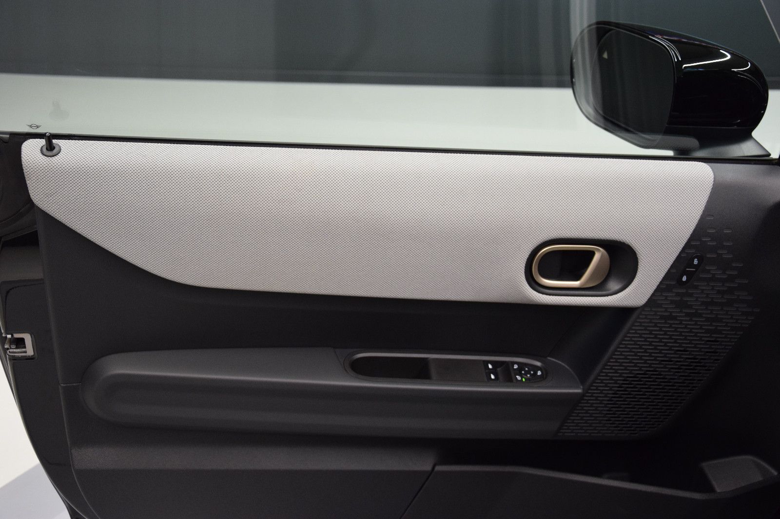 Fahrzeugabbildung MINI Cooper C Favoured Trim Paket-L Pano h/k HuD