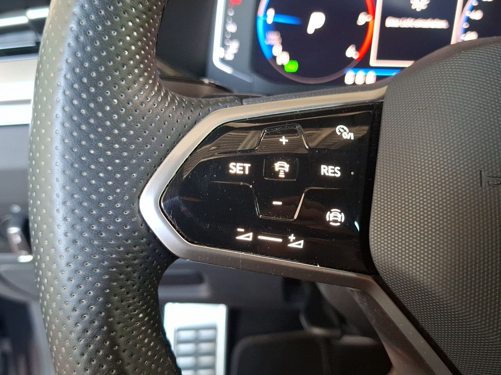 Fahrzeugabbildung Volkswagen Arteon SB TDI R-Line DSG Matrix AHK Navi AID ACC