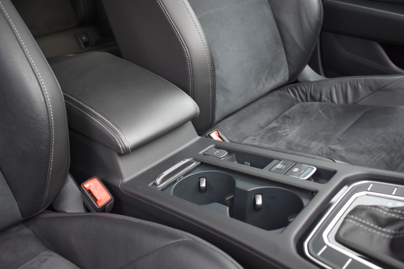 Fahrzeugabbildung Volkswagen Arteon R-Line 4Motion PANO/AHK/STH/MASAGE/DYNAUD