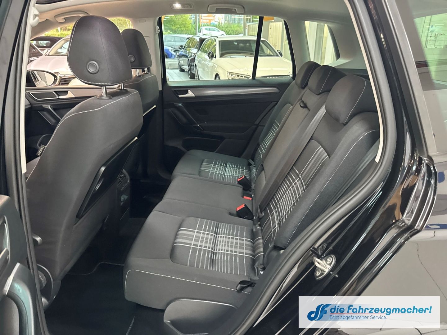 Fahrzeugabbildung Volkswagen Golf Sportsvan VII Lounge 1.4 TSI DSG Panodach N