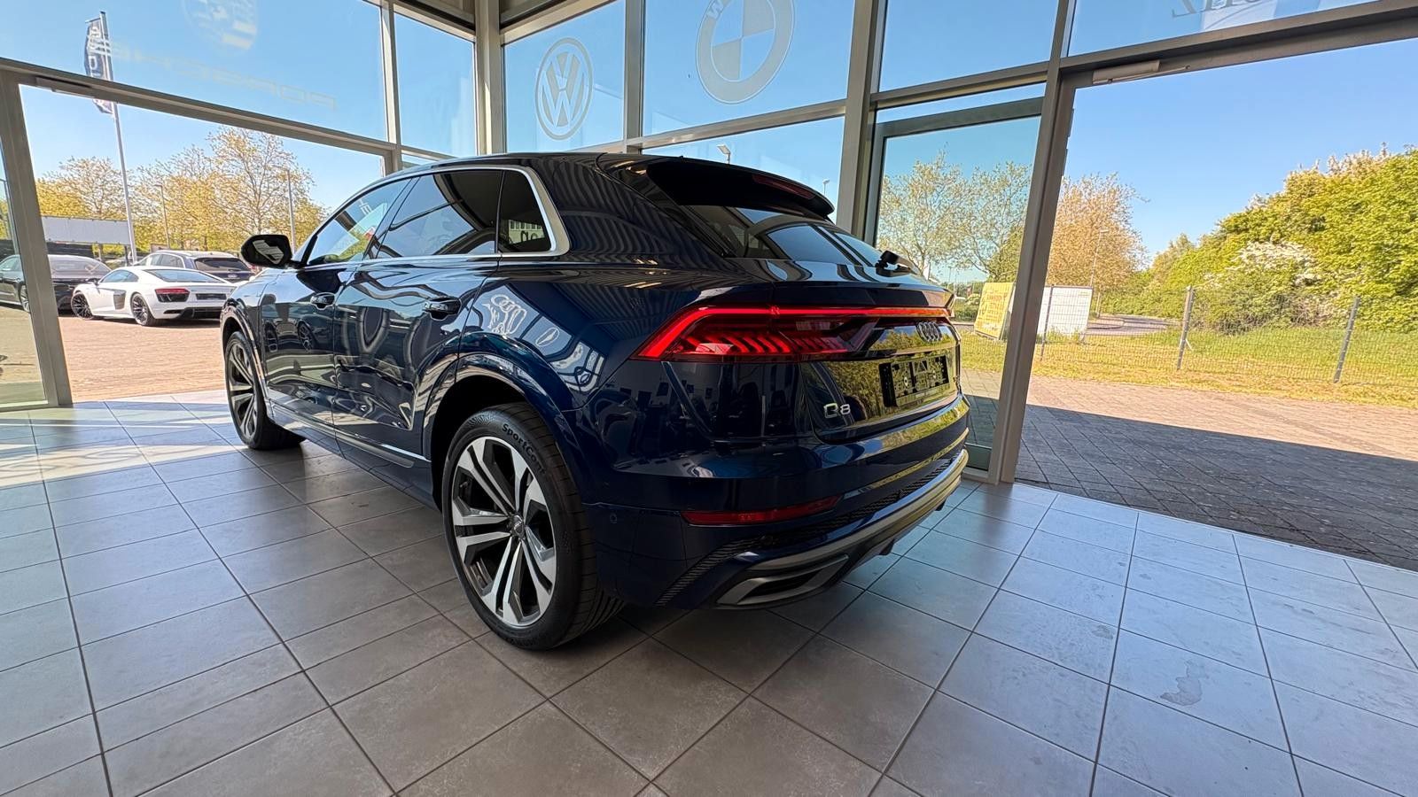 Fahrzeugabbildung Audi Q8 50 TDI s sitze raute, hud 22 zoll allradlenk