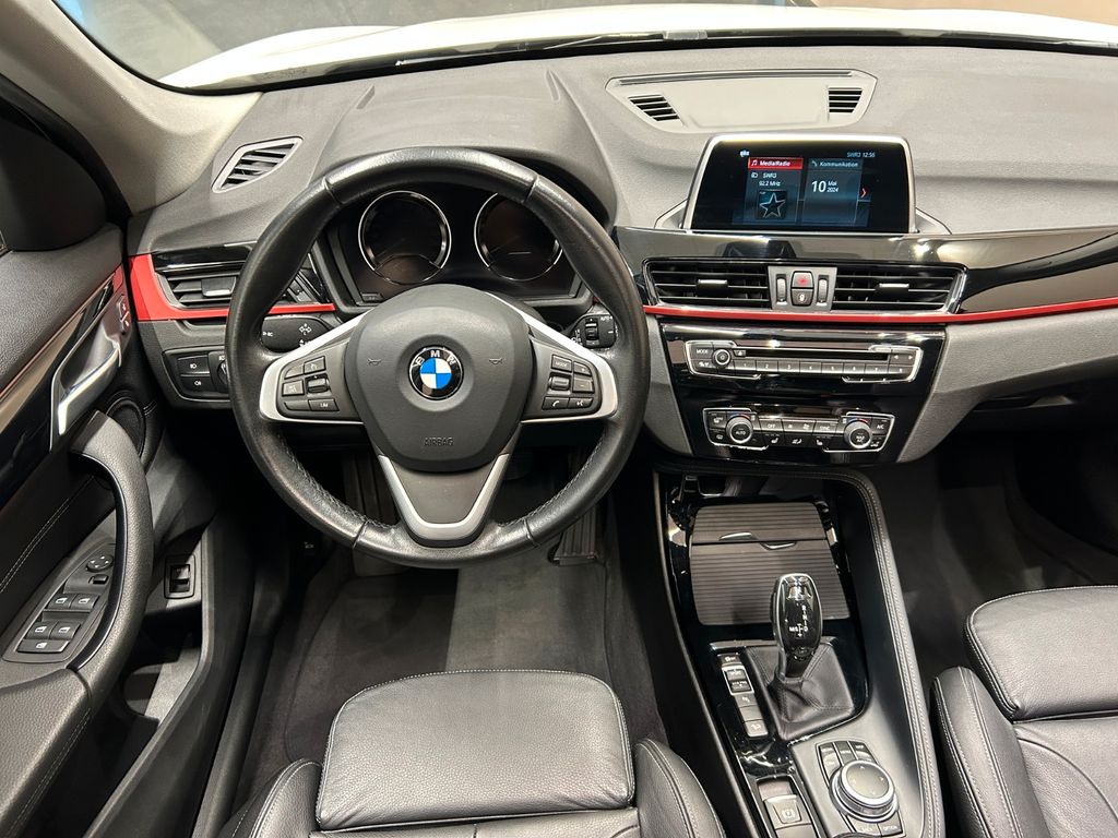 BMW X1 xDrive20d Sport Line Autom. *PANO*AHK*LED*