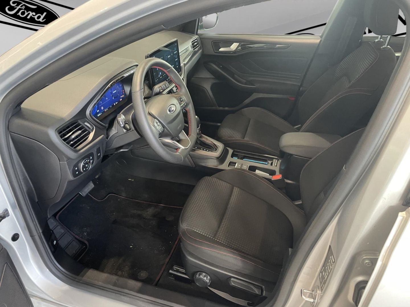 Fahrzeugabbildung Ford Focus Turnier ST-Line X HUD AHK-abnehmbar Navi