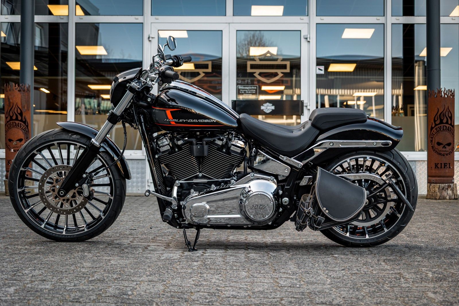 Fahrzeugabbildung Harley-Davidson FXBR Breakout 117 cui - Jekill & Hyde