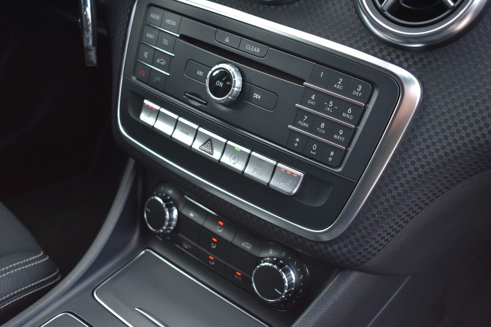 Fahrzeugabbildung Mercedes-Benz A 180 BlueEfficiency Urban Autom. Navi Kamera
