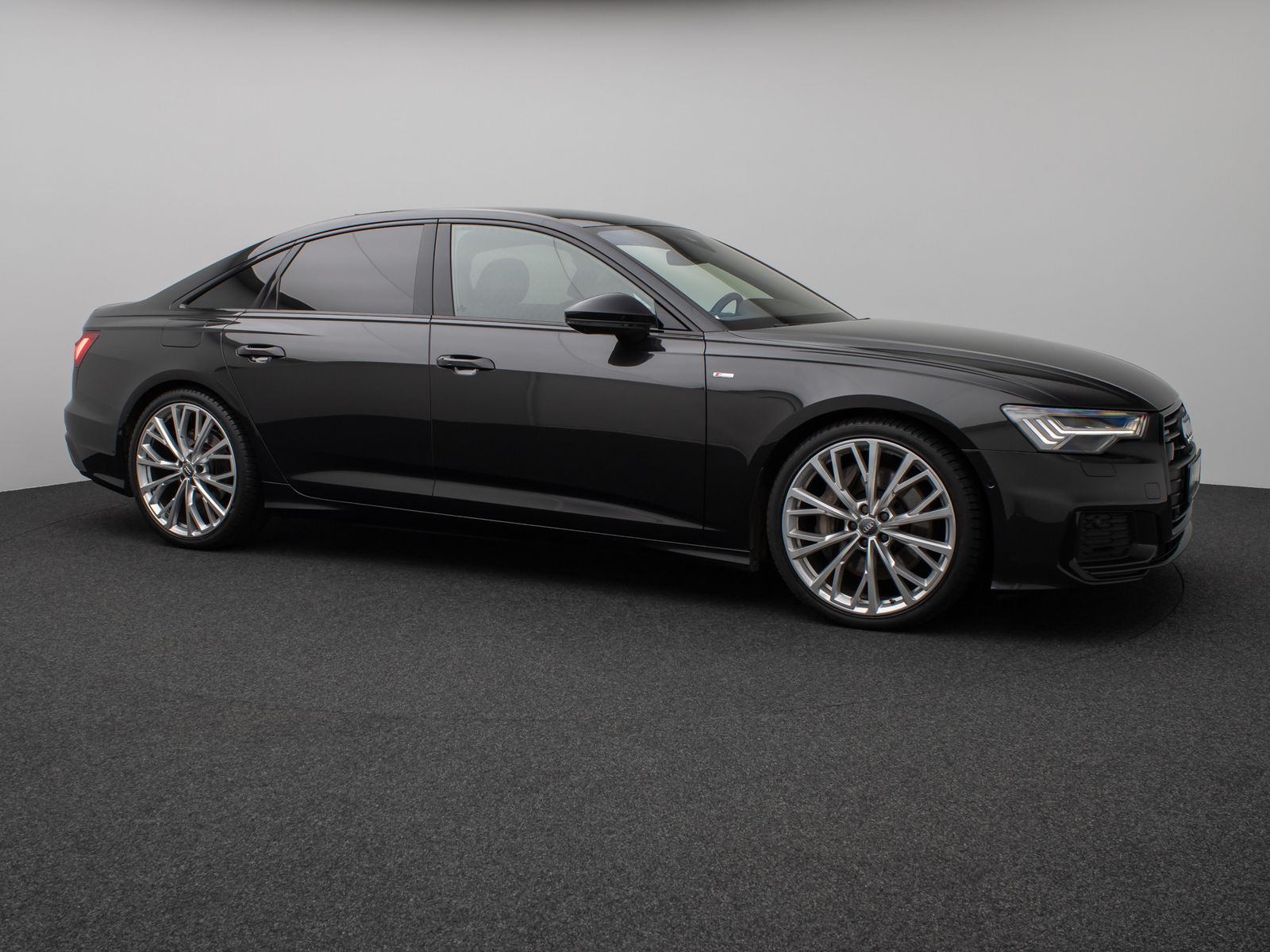 Fahrzeugabbildung Audi A6 Lim. 55 TFSI quattro S-Line + B&O SoftCl HUD
