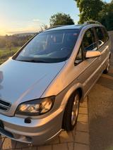 Opel Zafira 2.2 DTI - - Opel Zafira aus 2004 mit Diesel-Antrieb
