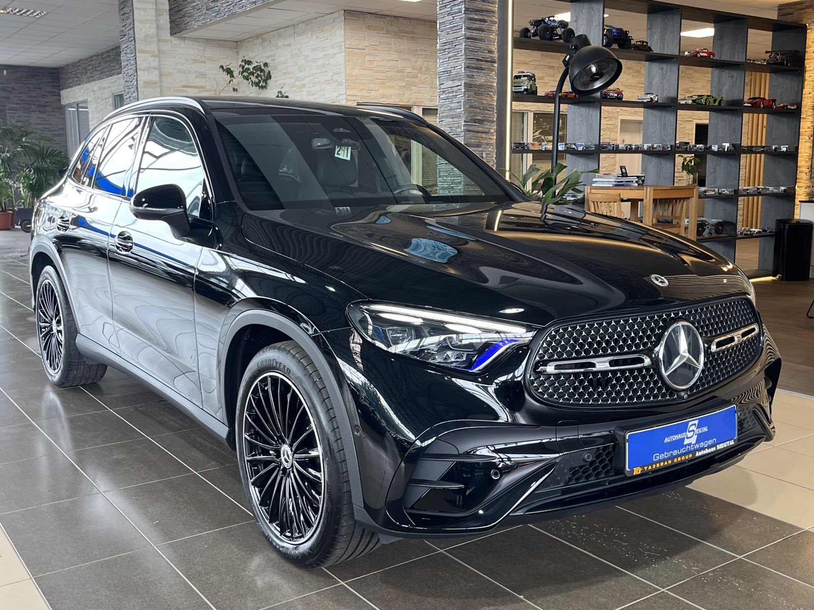MERCEDES-BENZ GLC 300 4M AMG-Line Leder Pano Premium Plus Cam