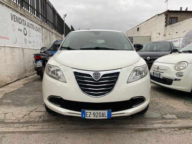 Lancia Ypsilon 0.9 TwinAir 85 CV 5 porte Metano 