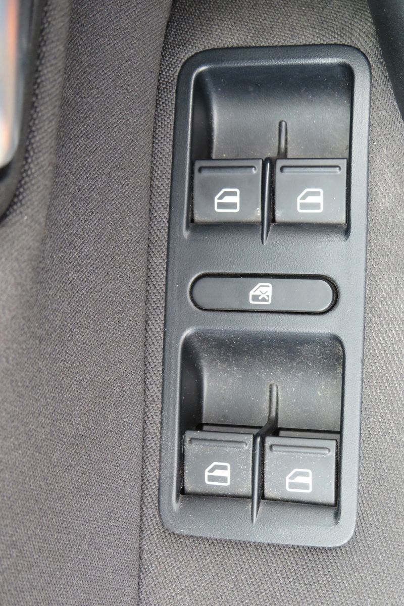 Fahrzeugabbildung Volkswagen Polo V Comfortline KLIMA RADIO SCHECKHEFT