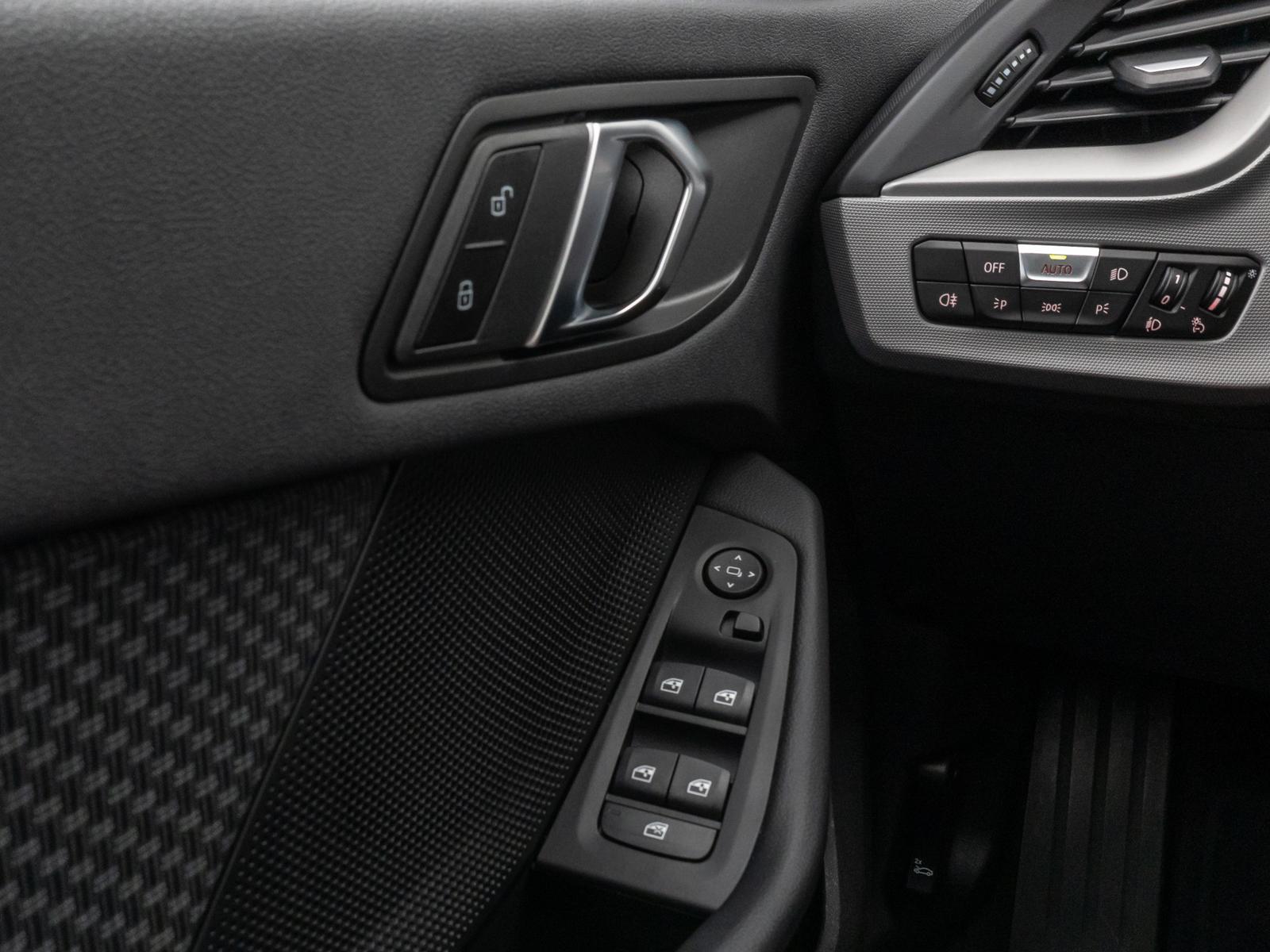 BMW 118d DAB CockPitPro Geschwindigkeitsreg PDC LED