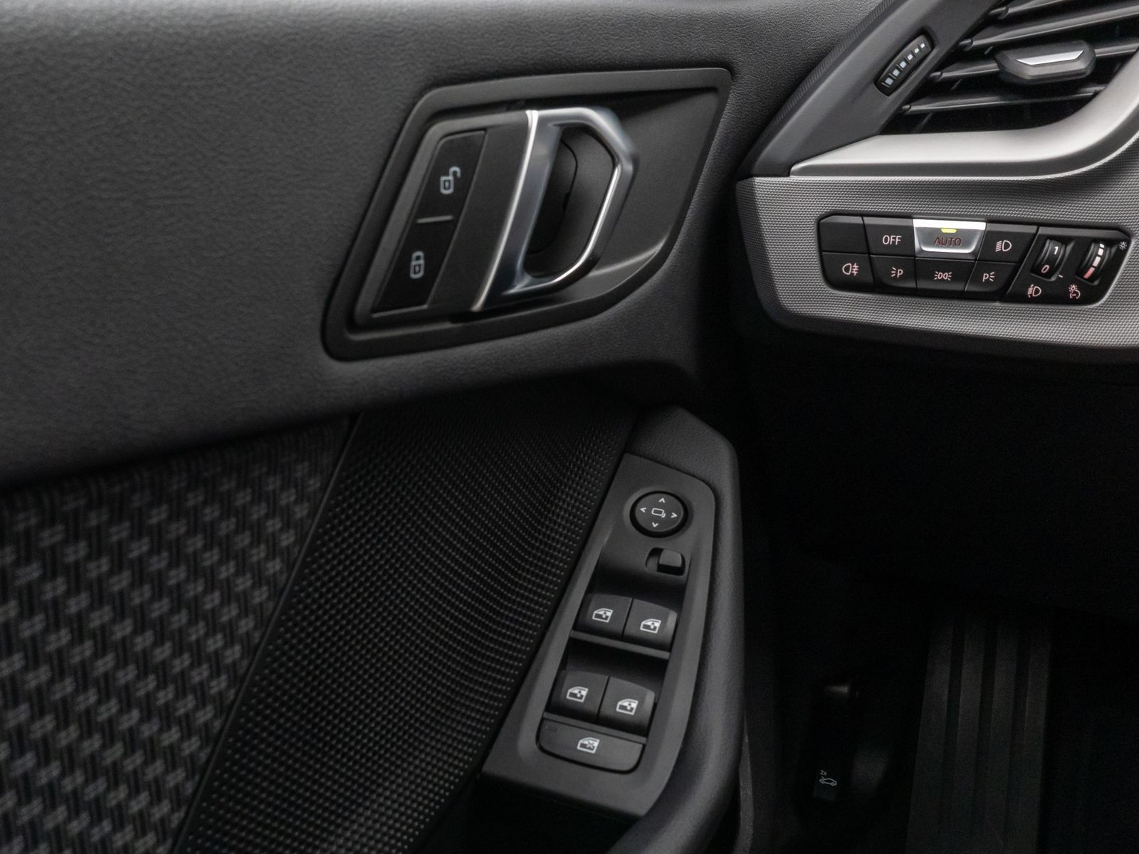 Fahrzeugabbildung BMW 118i Kamera DAB CockPitPro Geschwindigkeitsr LED
