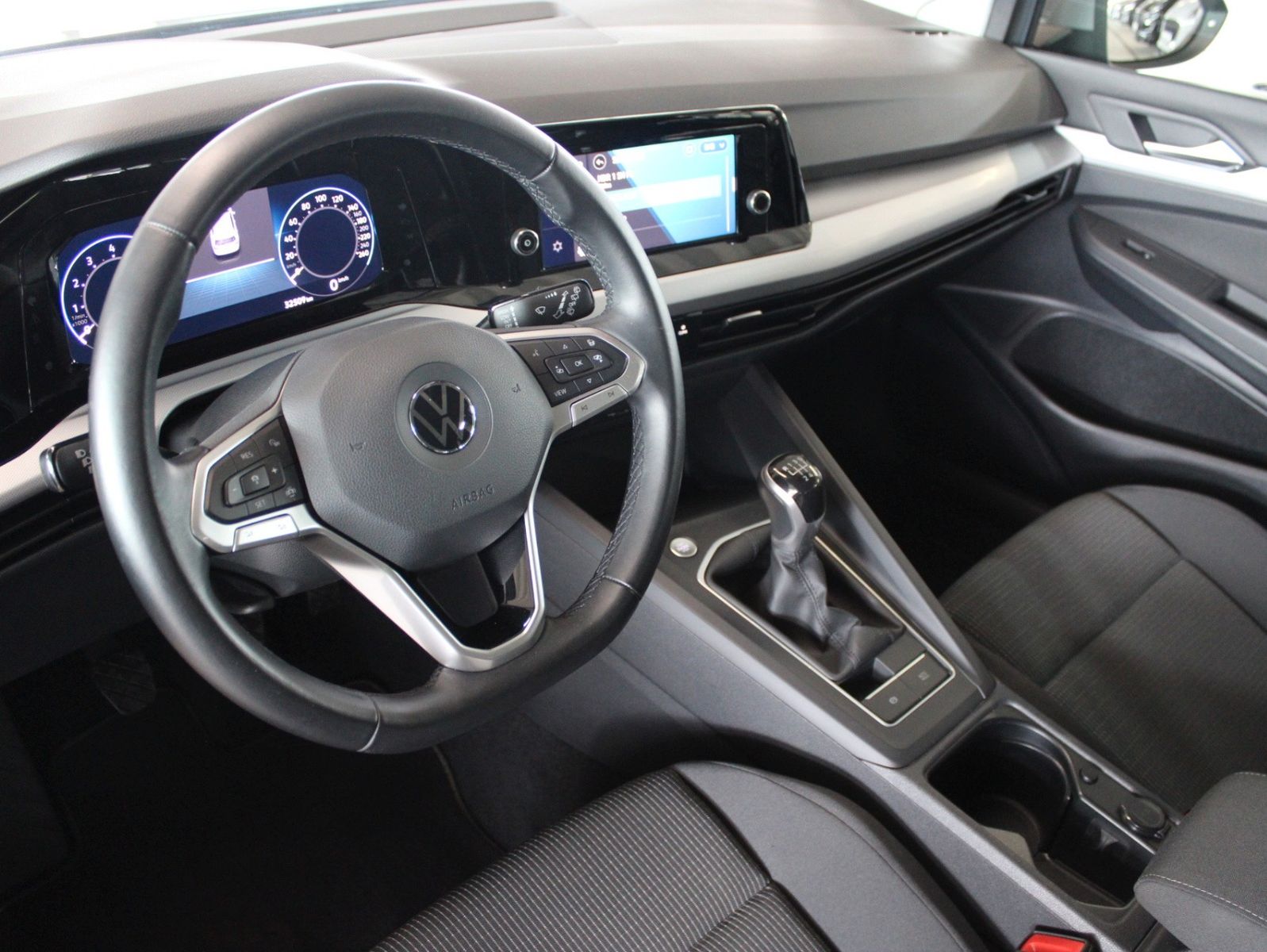 Fahrzeugabbildung Volkswagen Golf 1.0 TSI OPF LED PDC Allwetter WinterPaket