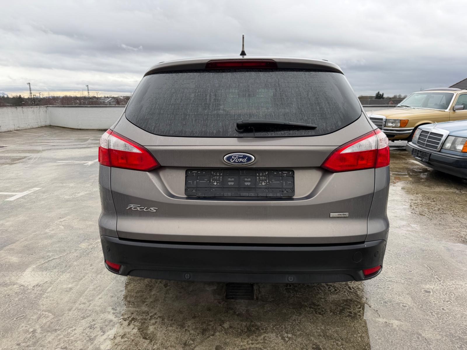Ford Focus 2012 — photo 8