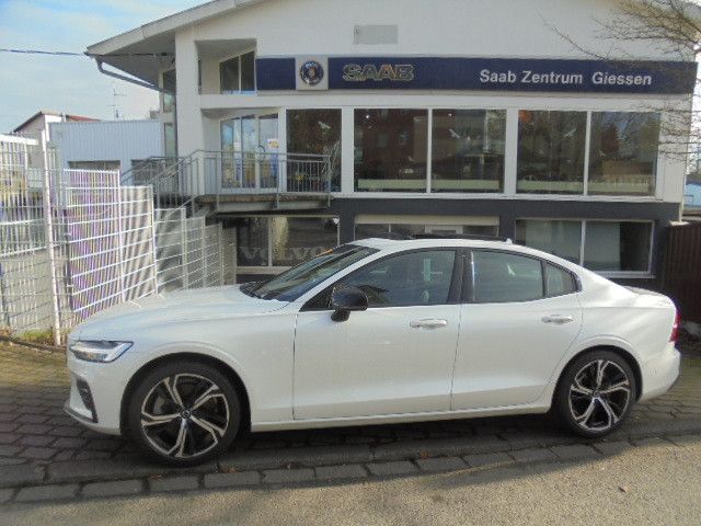 Volvo S60 B5 AWD Ultimate Dark Autom/PANO/HUD/Leder...