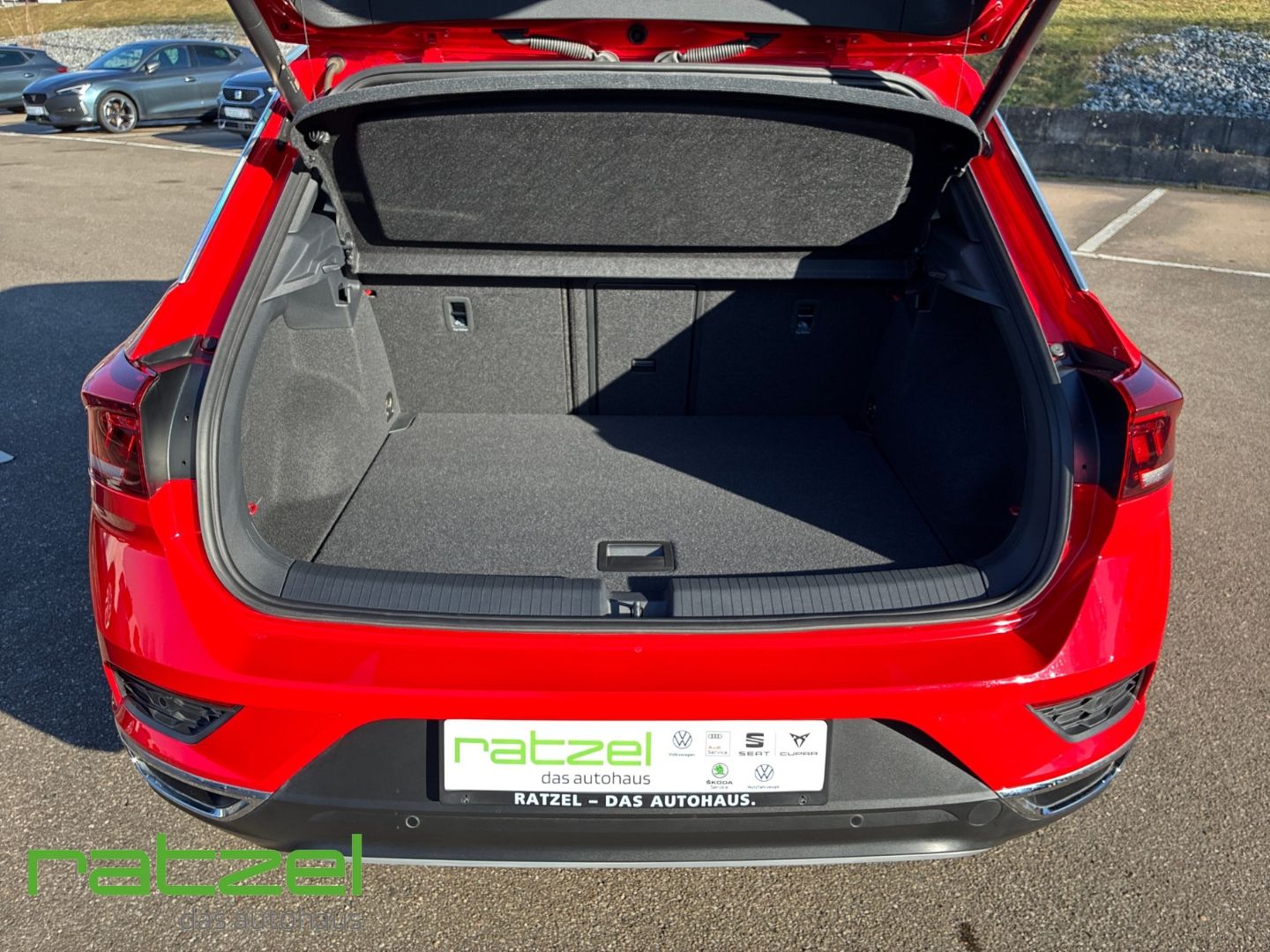 Fahrzeugabbildung Volkswagen T-Roc 1.5 TSI DSG Sport DSG Navi Standh. Schiebe