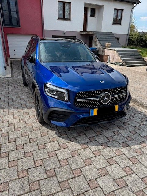 Image of Mercedes-Benz GLB 220