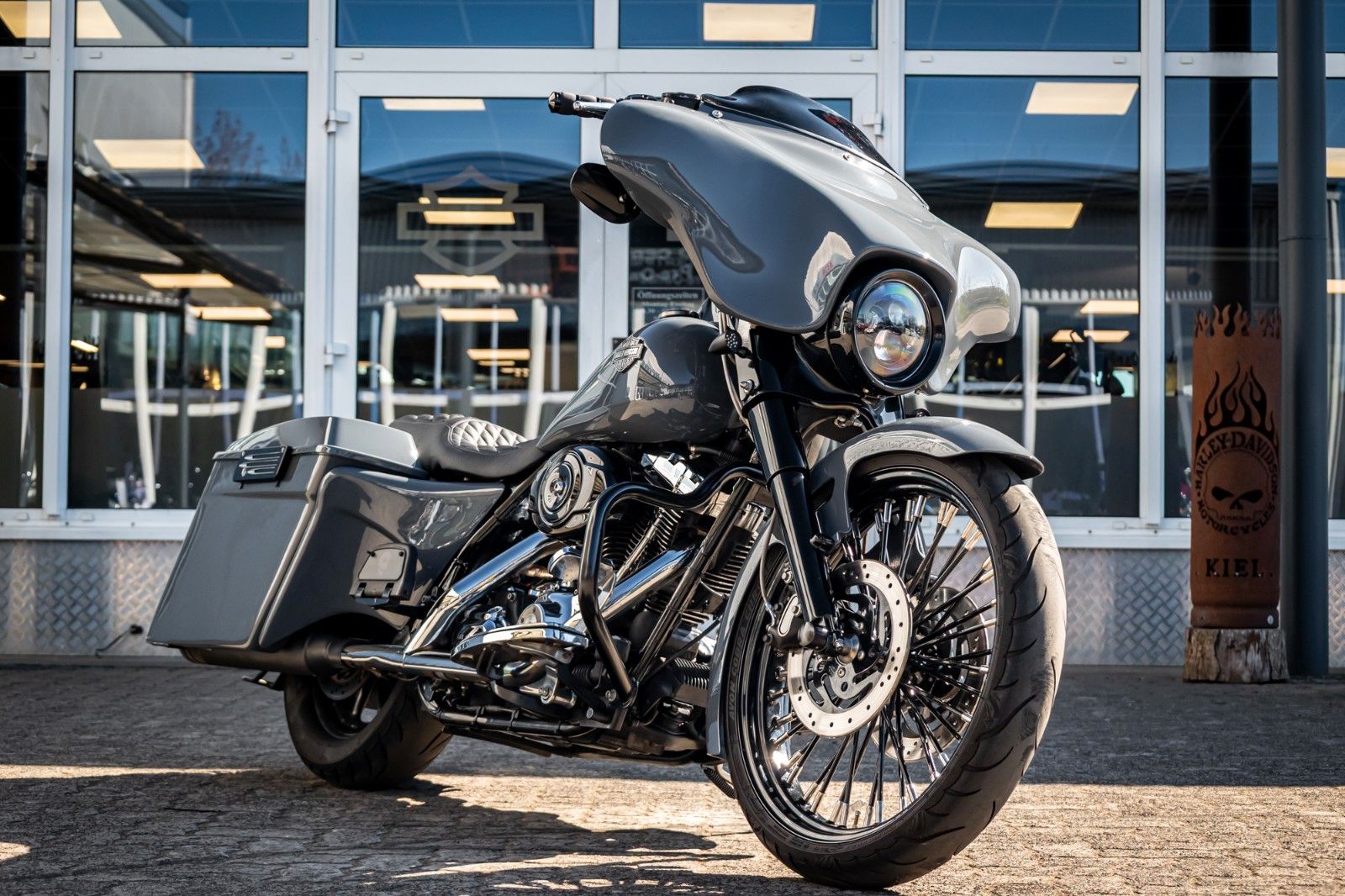 Fahrzeugabbildung Harley-Davidson FLHR ROAD KING  - Fairing - Jekill - 23"Umbau