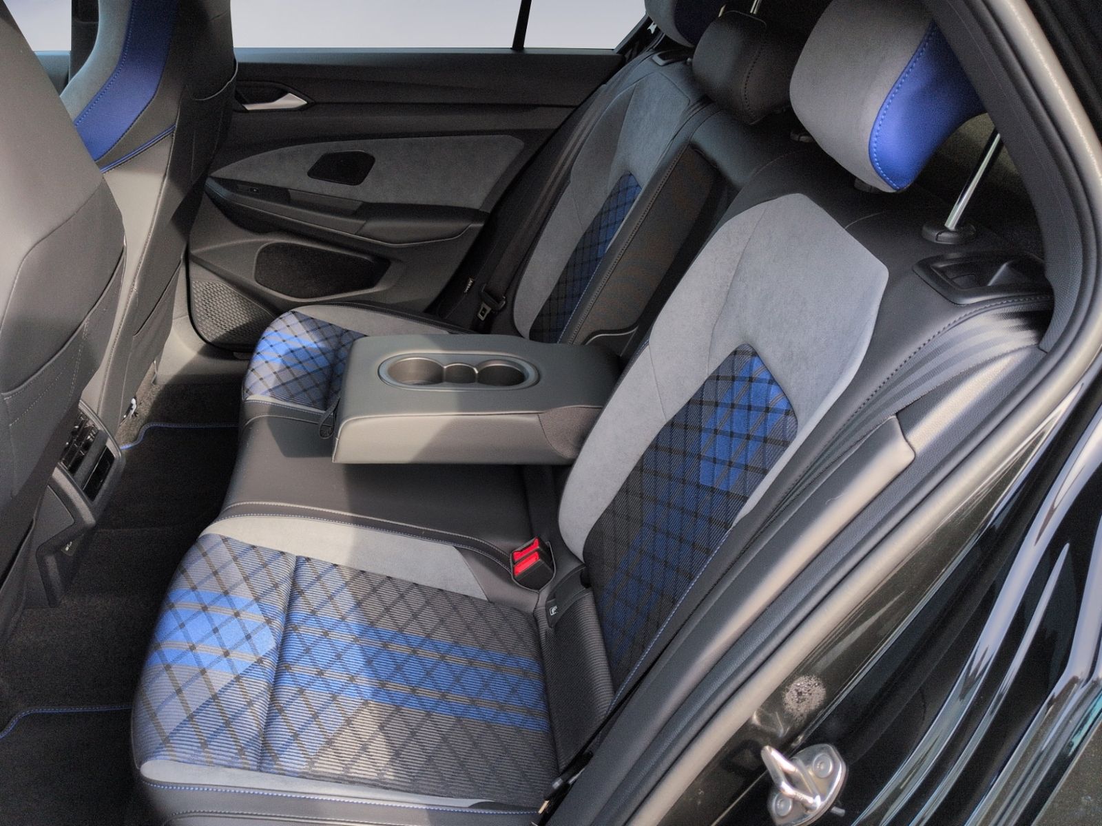 Golf R BLACK EDITION AKRA+PANO+DCC+H&K+MATRIX+