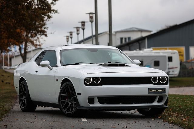 Dodge Challenger 6.4 V8 HEMI / SHAKER