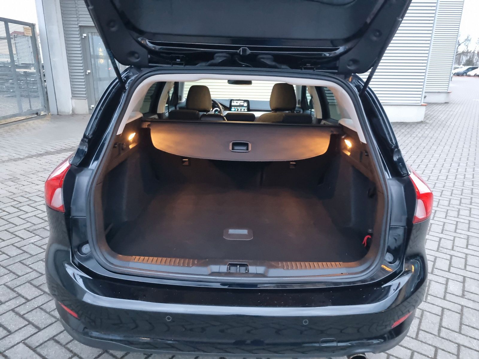 Fahrzeugabbildung Ford Focus Turnier 2.0 Cool & Connect LED SHZ KAMERA