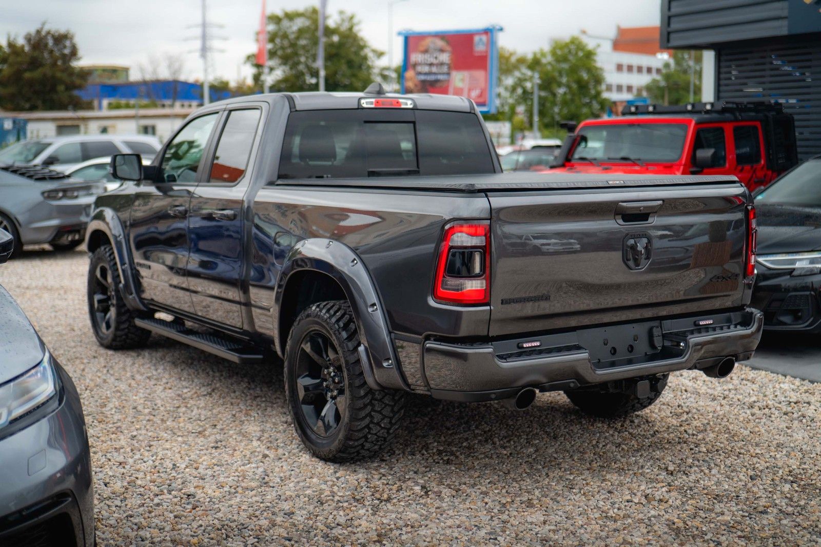 Fahrzeugabbildung Dodge RAM 5.7 V8 HEMI 4x4 Night Limited Longbed 19%