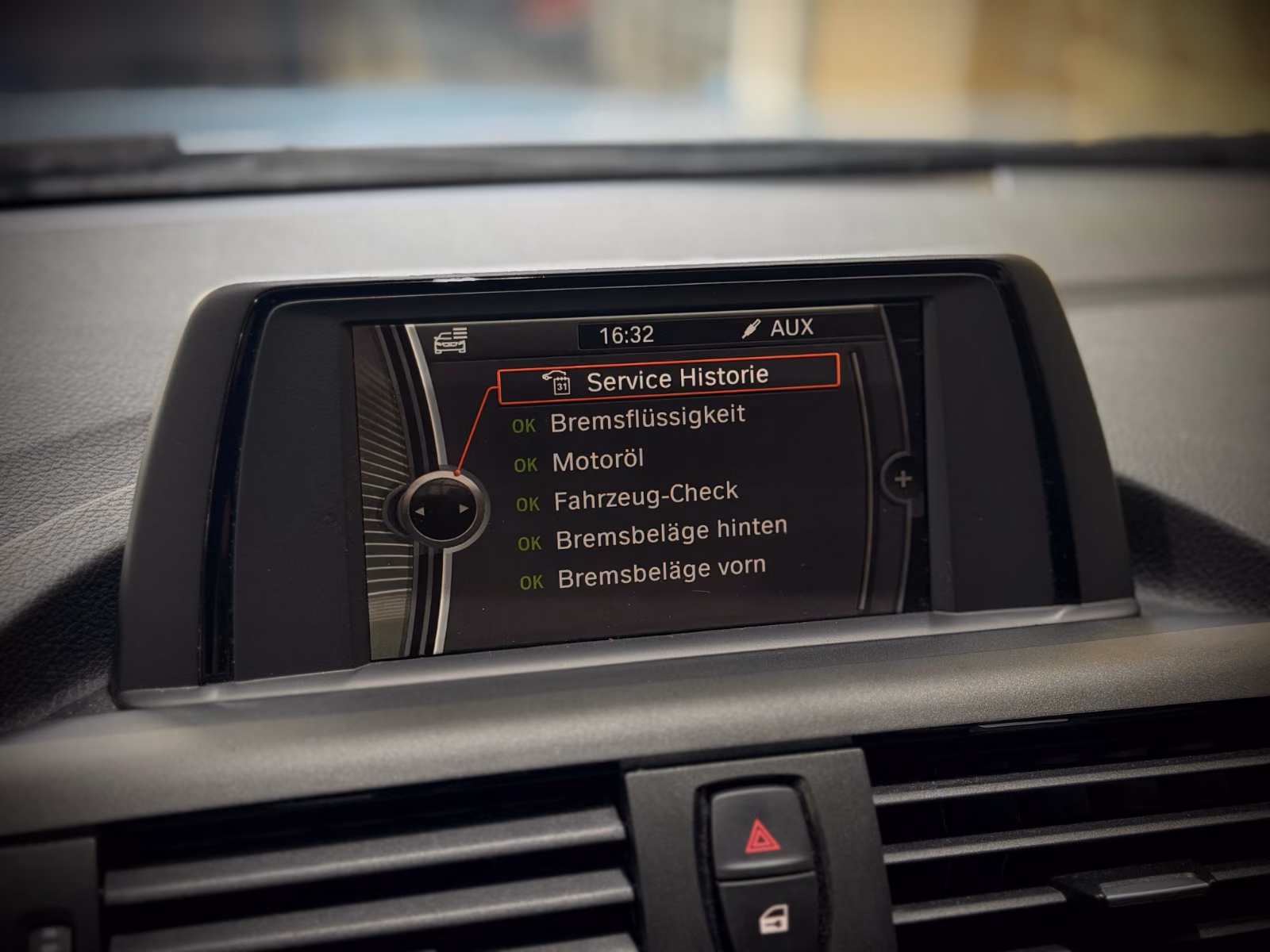 BMW 118 i|AUTOMATIK|2.HAND|SCHECKHEFT|XENON|PDC|TÜV