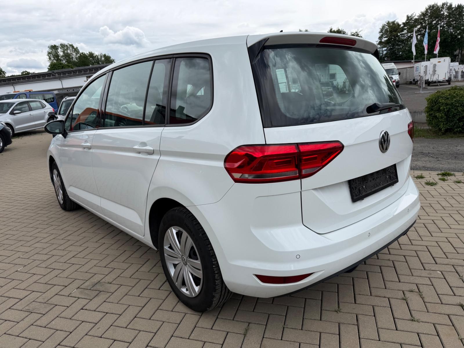 Volkswagen Touran 1.6 TDI Navi Euro6