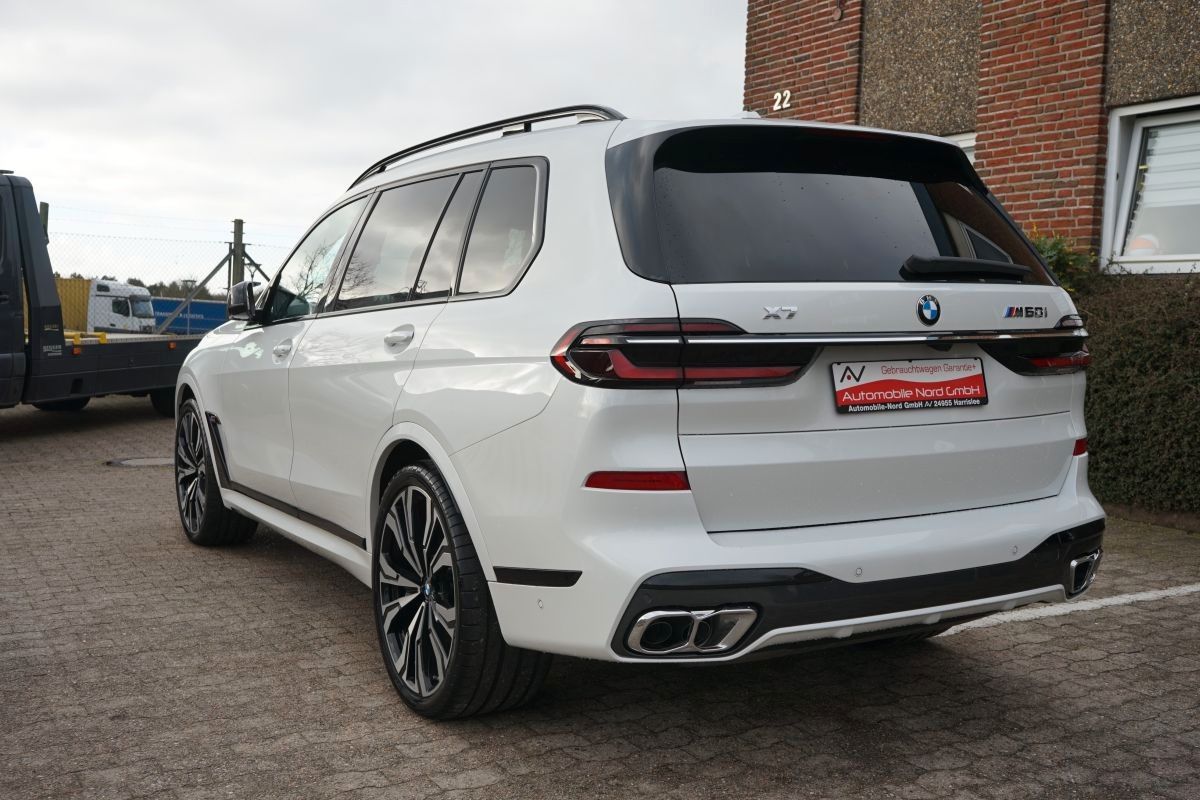 Fahrzeugabbildung BMW X7 M60i*B&W*Pano Sky*23 Zoll Felgen*7 Sitzer