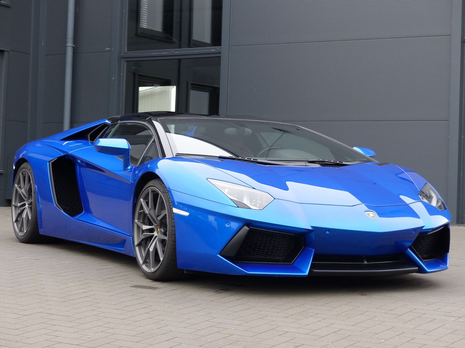 Fahrzeugabbildung Lamborghini Aventador LP 700-4 Roadster