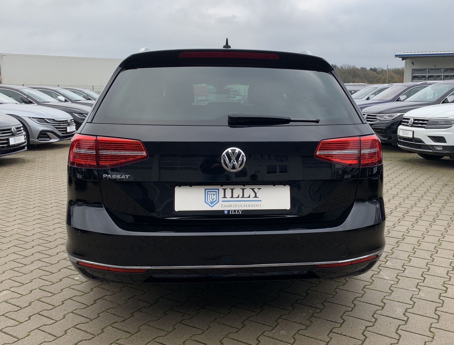 Fahrzeugabbildung Volkswagen Passat Variant 2.0 TDI*Highline*LED-Matrix*Pano*