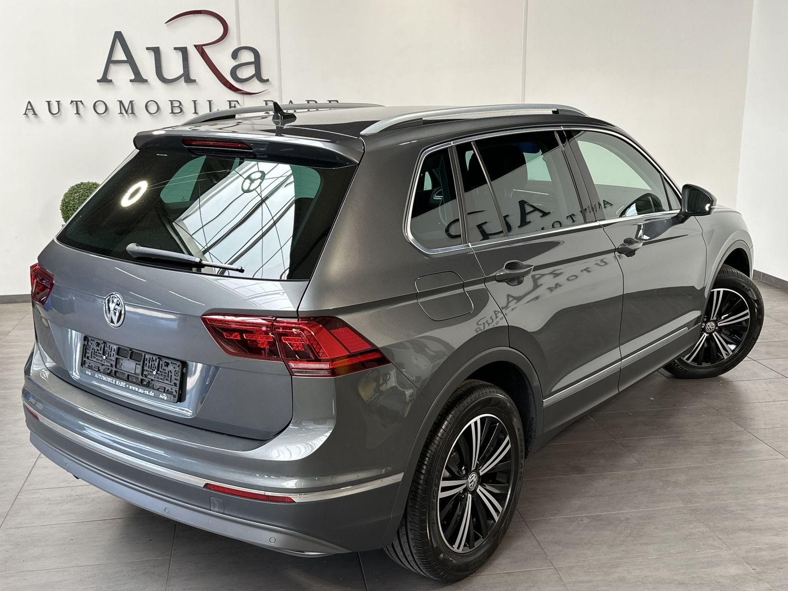 Fahrzeugabbildung Volkswagen Tiguan 2.0 TDI DSG 4M HL NAV+LED+AHK+HUD+VCOCK