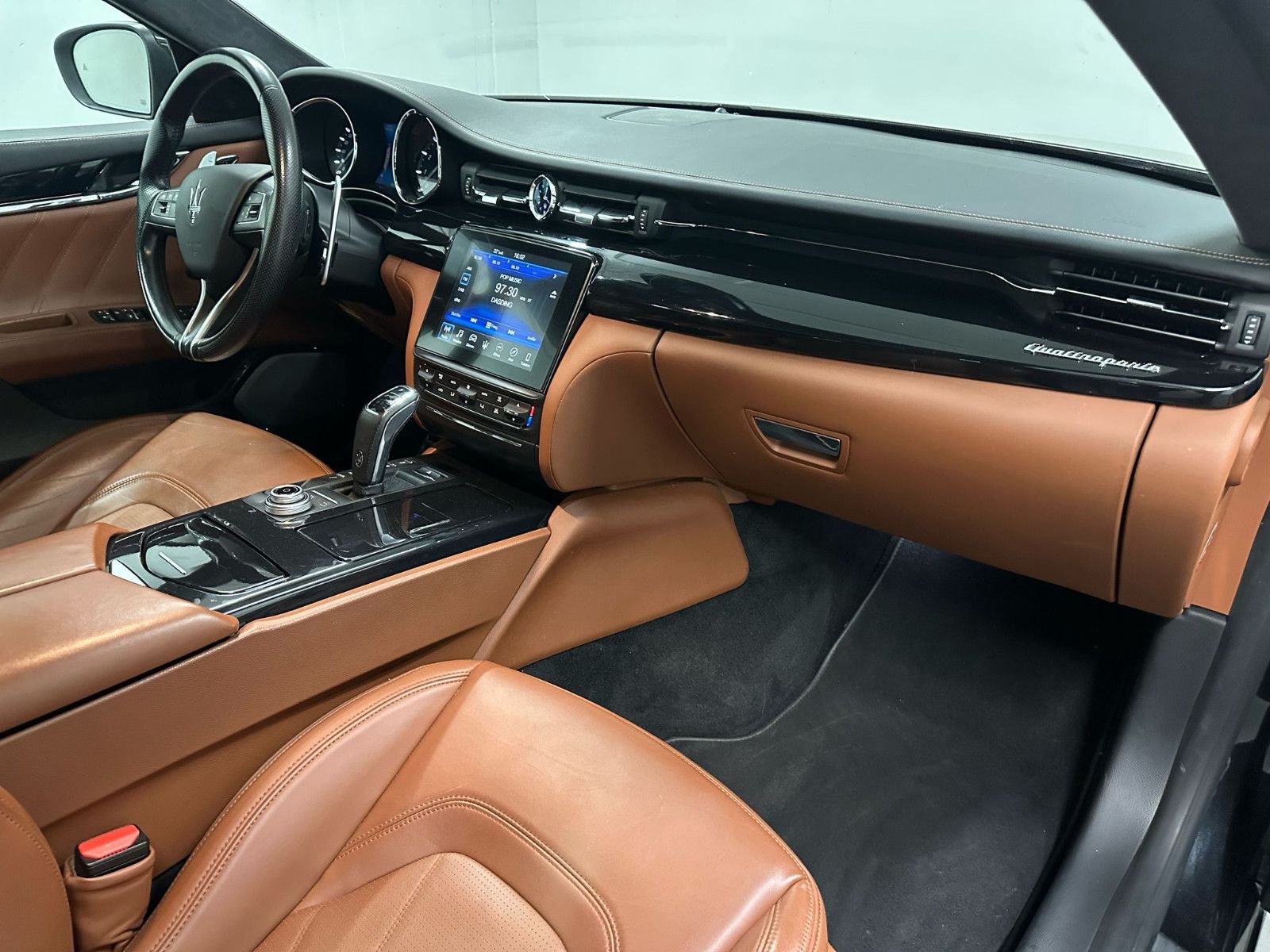 Fahrzeugabbildung Maserati Quattroporte S Q4 *SKYHOOK*B&W*SOFTCL.*KEYLESS*