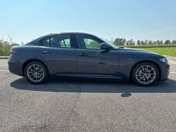 Alfa-Romeo Giulia - 4