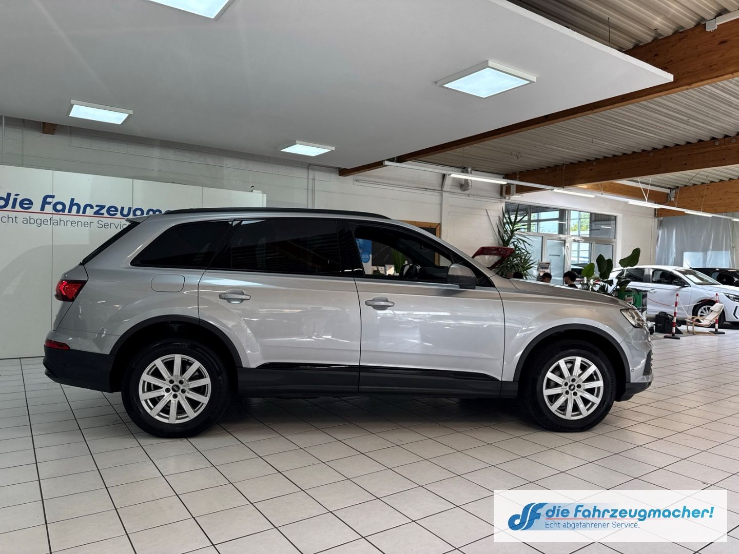 Fahrzeugabbildung Audi Q7 45 TDI quattro S-line Sportpaket LuftfeNiveau