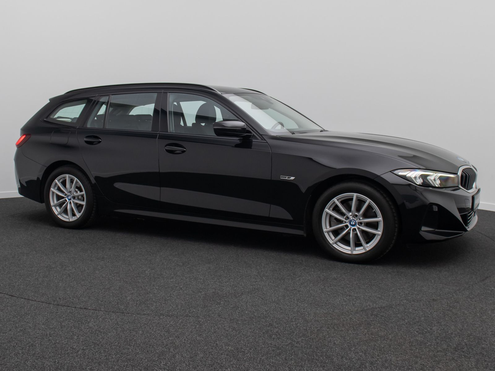 Fahrzeugabbildung BMW 330e DAB Widscreen Geschwindigkeitsreg Sport PDC