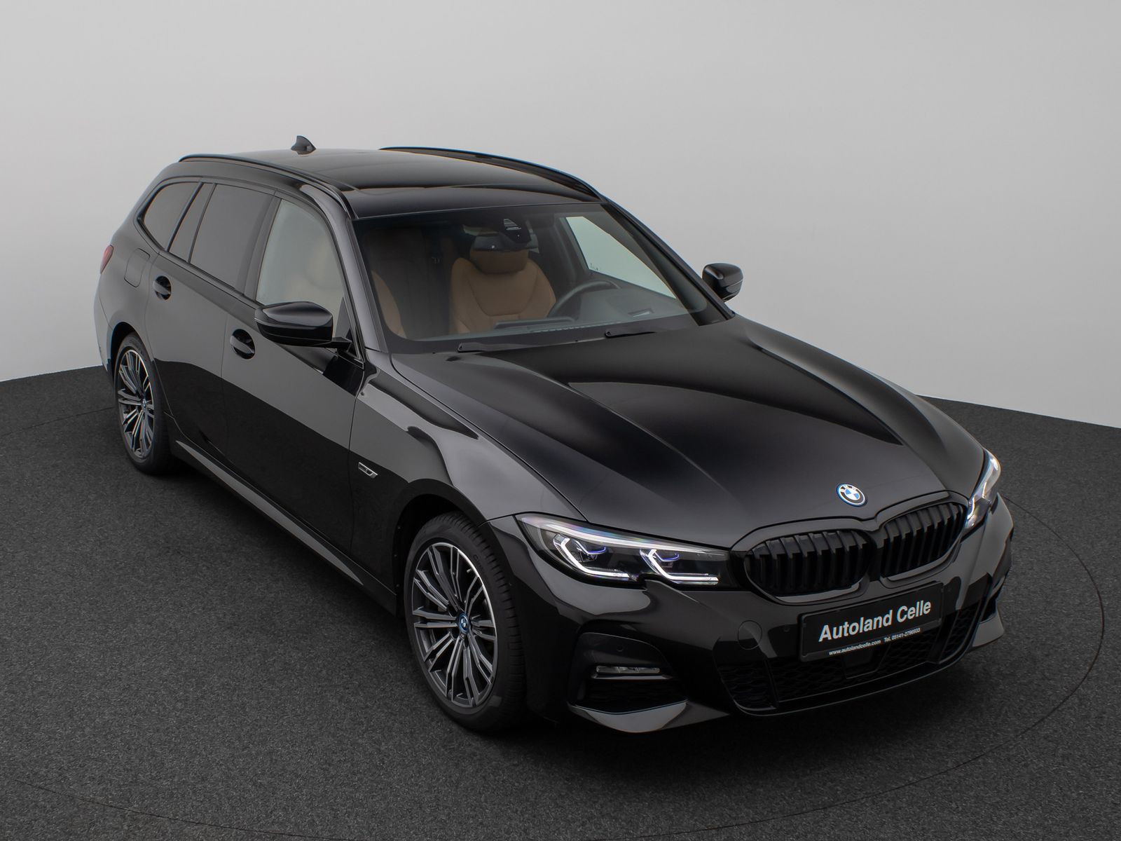 Fahrzeugabbildung BMW 330e xD M Sport Panorama Laser Kamera HUD HiFi