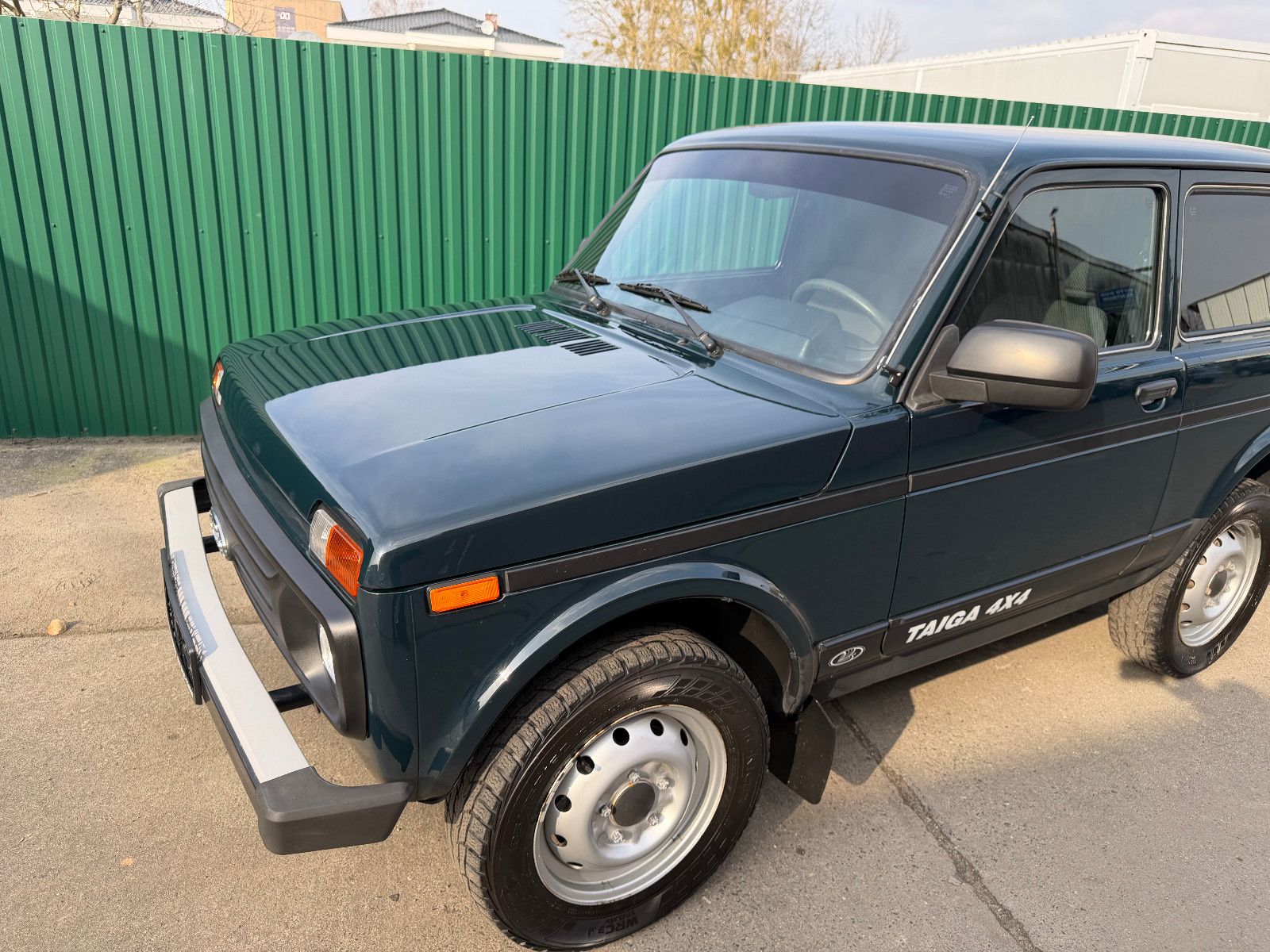 Fahrzeugabbildung Lada TAIGA-NIVA / AHK / ZV /  RADIO / SOFORT