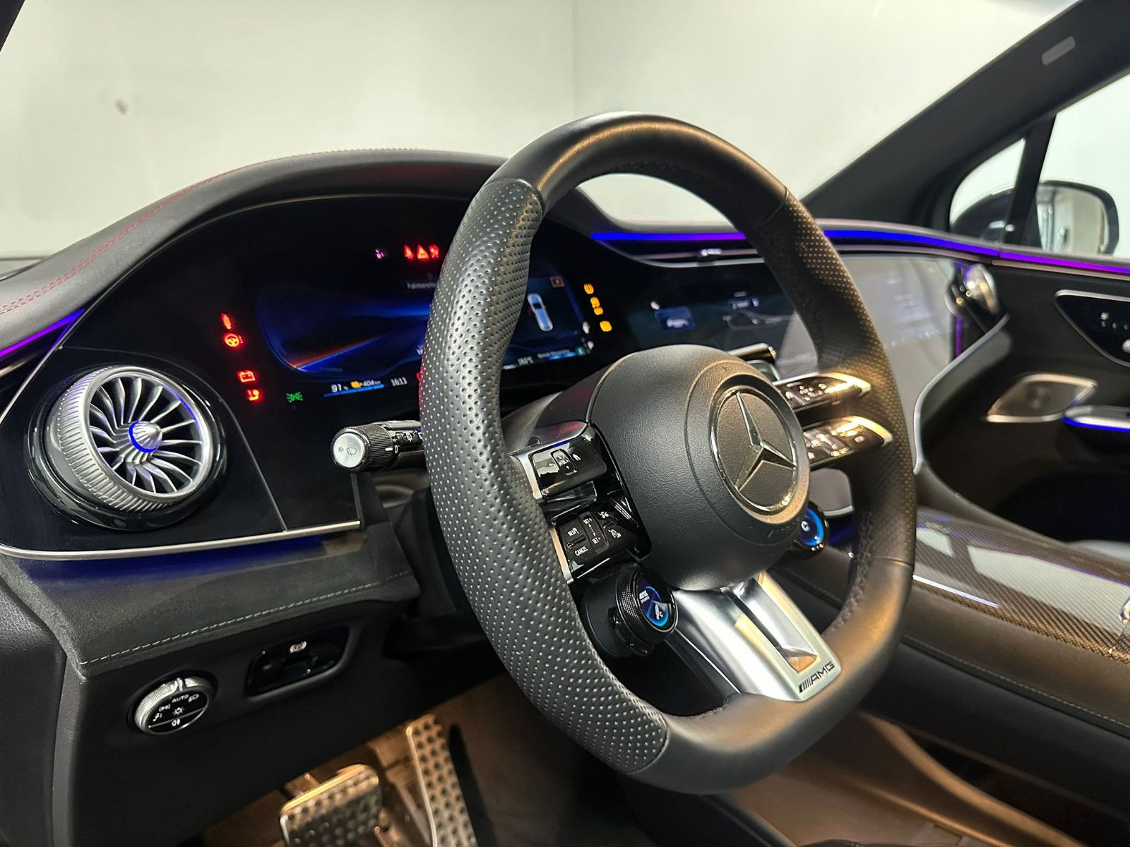 Fahrzeugabbildung Mercedes-Benz EQE 43 SUV AMG-LINE 4MATIC *Hyperscreen*PANO*