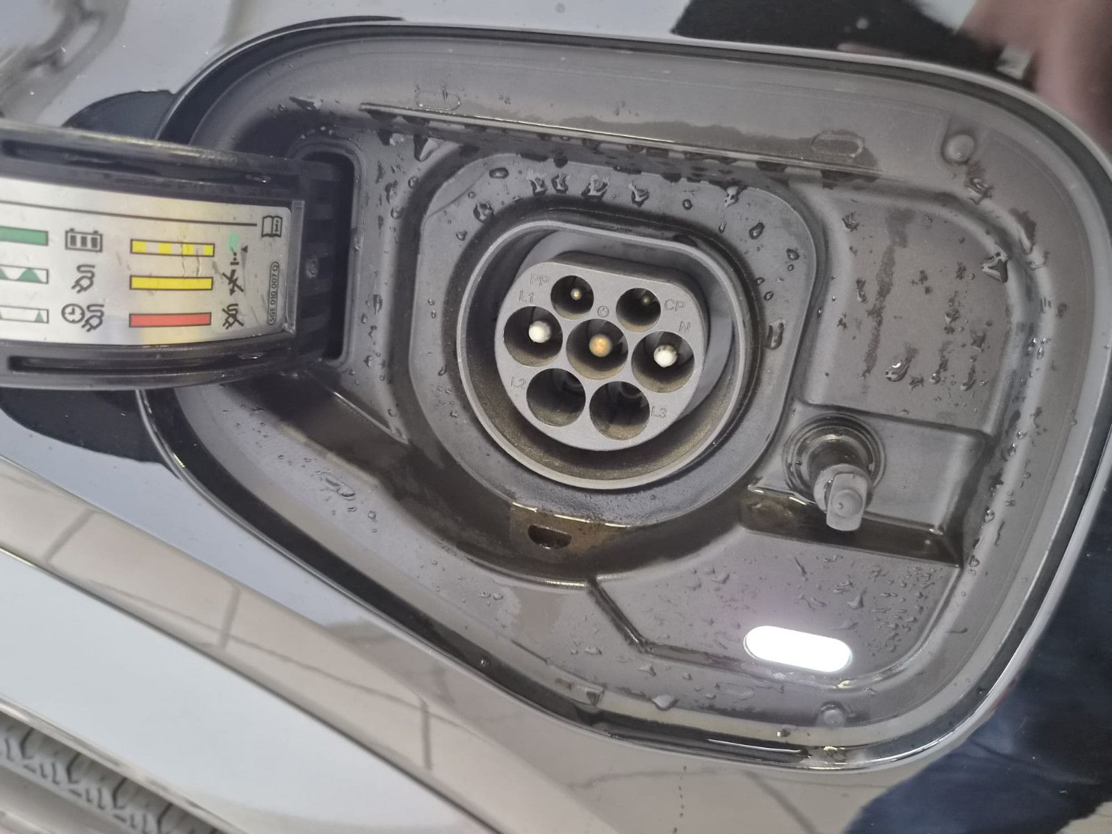 Fahrzeugabbildung CUPRA Formentor VZ e-Hybrid / GEPFLEGT / 1. HAND