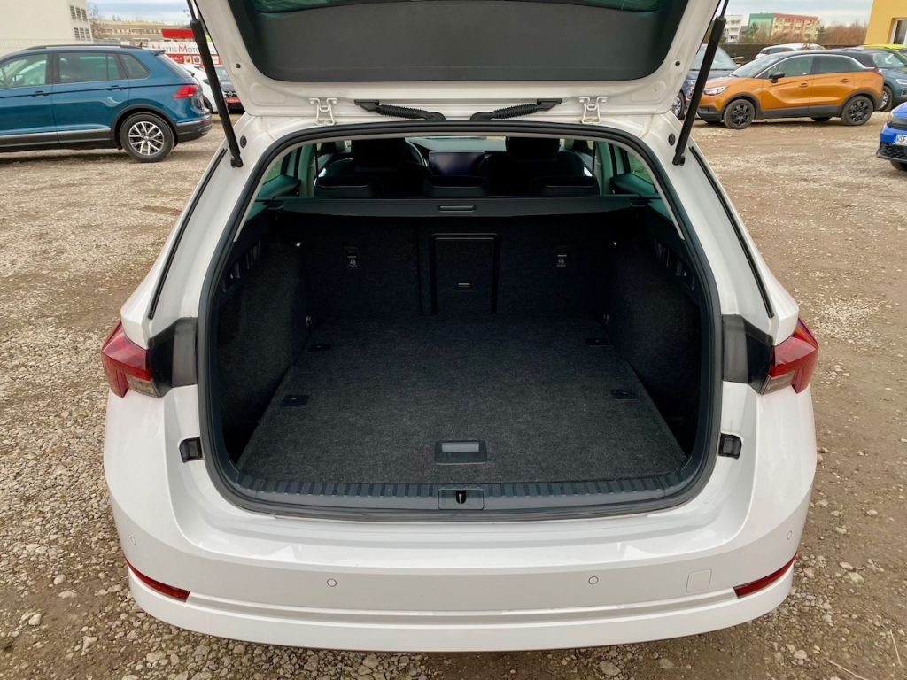 Fahrzeugabbildung SKODA Octavia Combi 2.0 TDI Style AAC NAVI LED HEAD UP