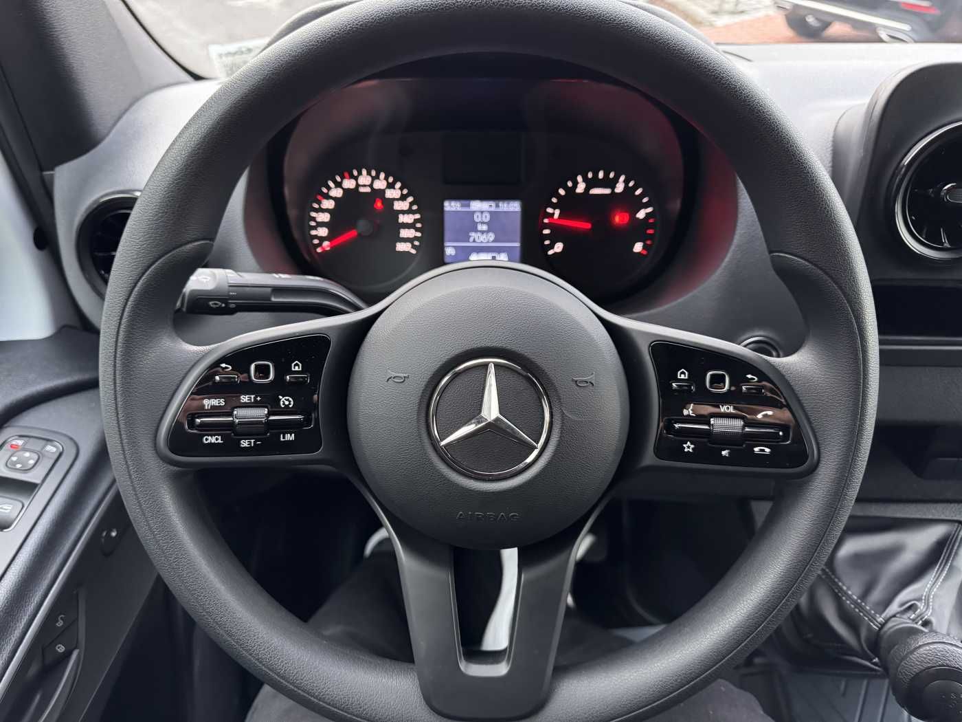 Fahrzeugabbildung Mercedes-Benz Sprinter 317 CDI 4325 Koffer LBW Kamera MBUX SHZ