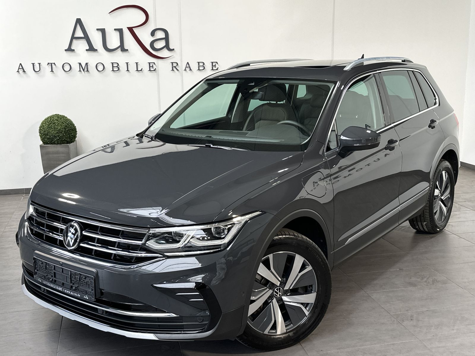 Fahrzeugabbildung Volkswagen Tiguan 1.4 eHybrid DSG Elegance NAV+LED+AHK+PANO