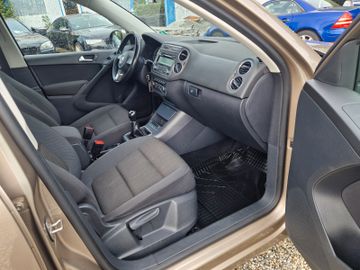 Volkswagen Tiguan - 12