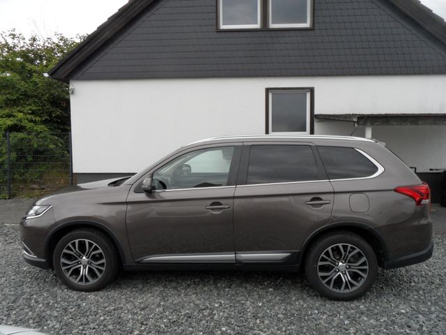 Mitsubishi Outlander Plus 4WD, 1.Hand, Automatic, 7 Sitzer