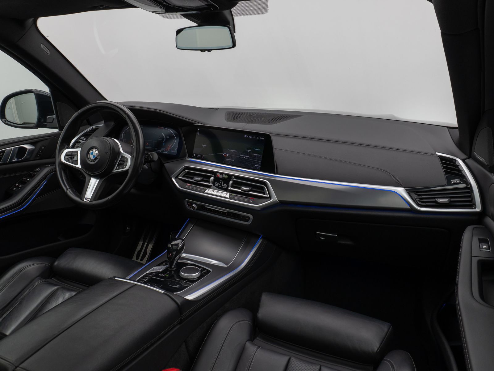 Fahrzeugabbildung BMW X5 xD25d M Sport Panorama Kamera HUD DAB H/K AHK