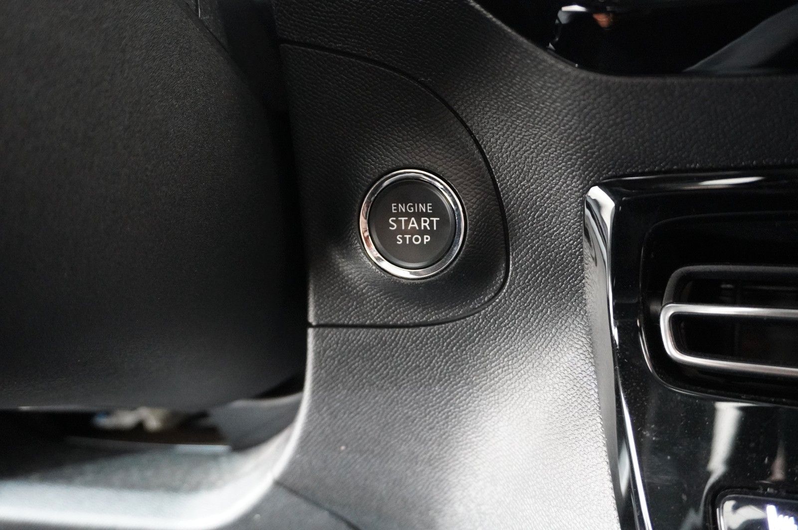 Fahrzeugabbildung Opel Mokka ELEGANCE 1.2T NAVI/LED/KAMERA/SPORT/SH/DAB